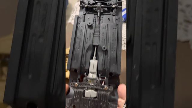 Wrecked Lexus LS400 model car finding apart. смотреть онлайн