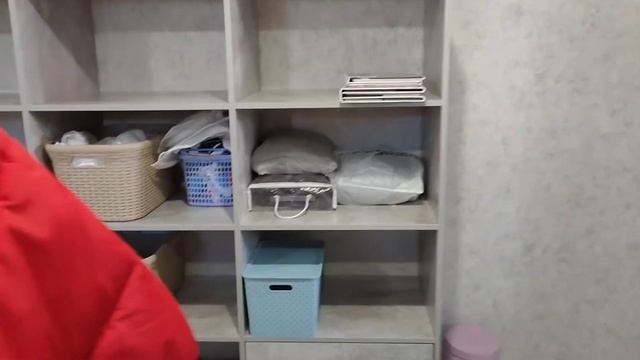 Внеплановый обзор огромной гардеробной комнаты смотреть онлайн