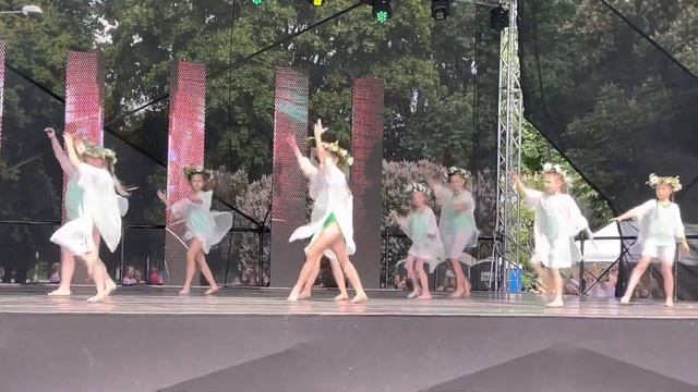 Lillede tee / 4/8 Dance studio / Kuldne Karikas / II koht смотреть онлайн