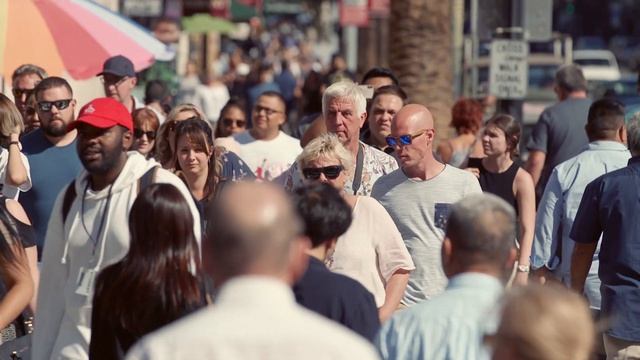 Busy Hollywood Sidewalk Crowd - Free Stock Footage 1080p HD смотреть онлайн