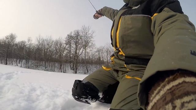 Ловля окуня на блесны зимой смотреть онлайн