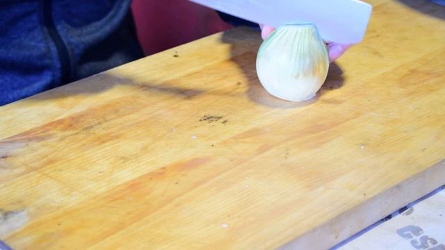 МОЛОДОЙ КАРТОФЕЛЬ ПО-ДЕРЕВЕНСКИ С ЛЕСНЫМИ ГРИБАМИ. РЕЦЕПТ ИЗ МОЕГО ДЕТСТВА смотреть онлайн