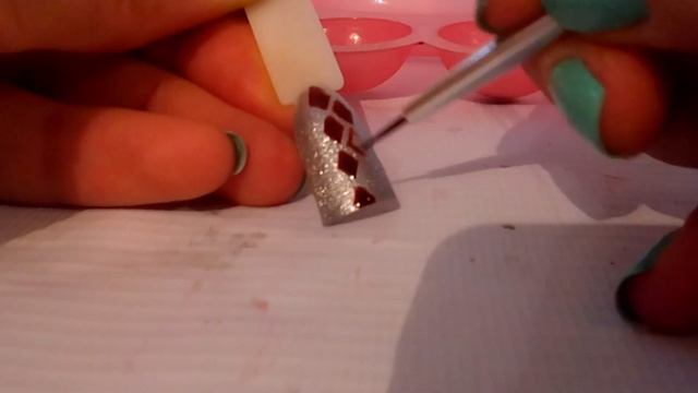 идеи маникюра гель лаком в домашних условиях, ромбики на серебре смотреть онлайн