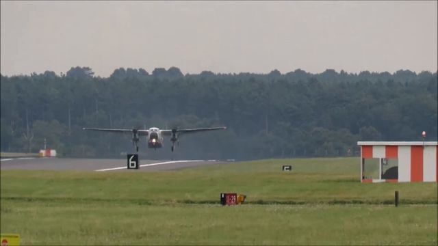 EXTREMELY LOW C-2 GREYHOUND DEPARTURE AT RAF MILDENHALL!! смотреть онлайн