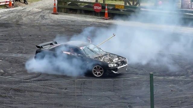 Dargaville Burnout Competition 2012 - Nissan Skyline ( Black ) смотреть онлайн