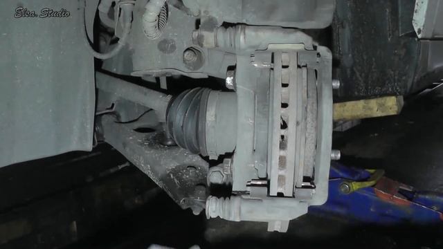 Замена передних тормозных колодок Chery E5 смотреть онлайн