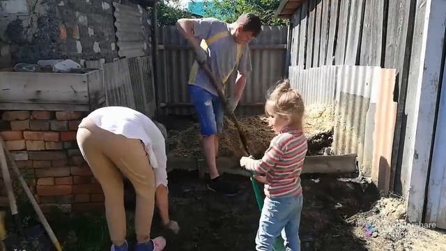 БЛАГОУСТРОЙСТВО УЧАСТКА/УБИРАЕМ МУСОР смотреть онлайн