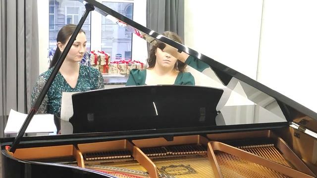 Чайковский. Времена года. Декабрь, святки. Пьяццола. Четыре сезона. Зима. смотреть онлайн