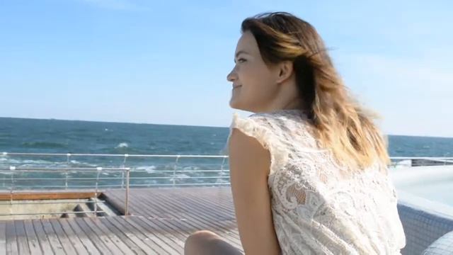 Я улыбаюсь...