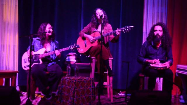 Estranha Solidão (ao vivo) - Alice Coelho смотреть онлайн