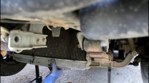Замена радиатора охлаждения двигателя  Toyota Dyna Тойота Дюна 1996 года