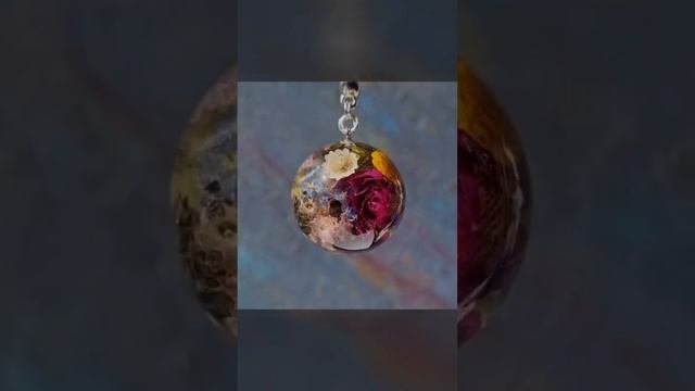 Великолепные кулоны сферы из Эпоксидной смолы с живыми цветами. диаметр 3 см. смотреть онлайн