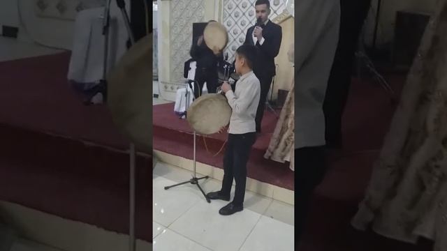 Bu Yosh Bolaning Talantini Ko'ring