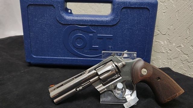 The Gun that killed so many Zombies! The Colt Python 357. смотреть онлайн