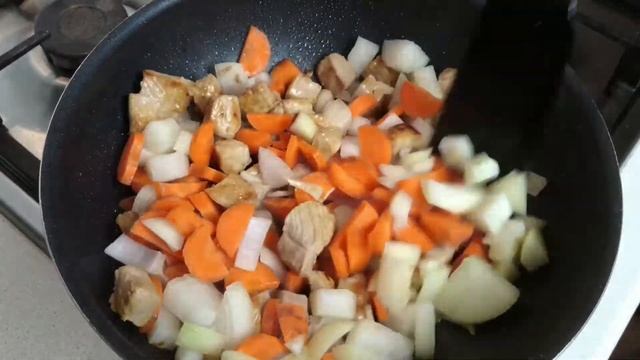 Картошка с мясом на сковороде тушеная. Жаркое по домашнему как у бабушки. смотреть онлайн