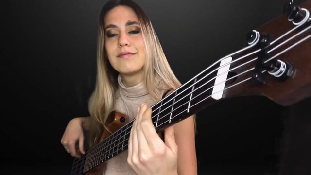 Britney Spears - Oops ... I Did It Again (Bass Cover) смотреть онлайн