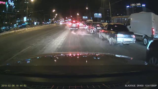 Левый поворот сквозь поток машин смотреть онлайн