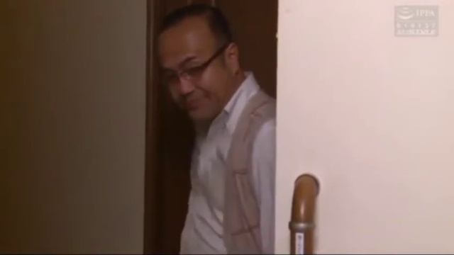 Bercocok taman dengan istri teman yang bahenol. смотреть онлайн
