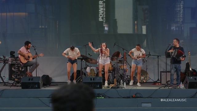 Alea - No Me Apaga Nadie Live at Bryant Park NYC смотреть онлайн