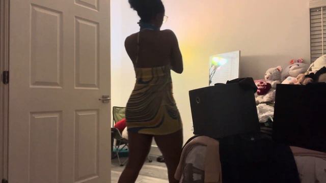 Trying on clothes I NEVER worn 😭🤣 смотреть онлайн