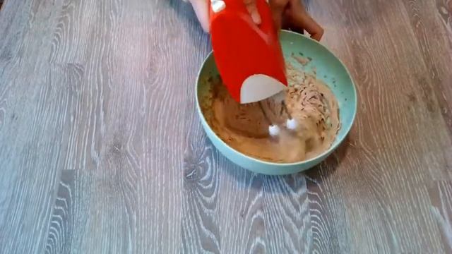 Заварные колечки с ореховым пралине. Ореховый крем. Выпекаем колечки из заварного теста. смотреть онлайн