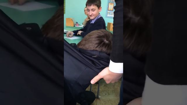 Парень упал в обморок прямо на уроке смотреть онлайн