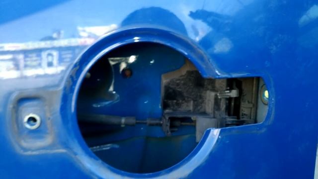 Ремонт дверей: снятие обшивки и замена ручек