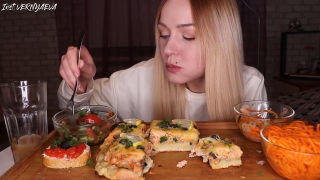MUKBANG | Возвращение | Пирог запеканка с форелью, закуски | Trout casserole pie, не ASMR смотреть онлайн