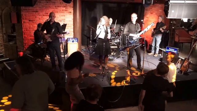Get ready, get set - Replugged Bayerischer Hof April 2017 смотреть онлайн