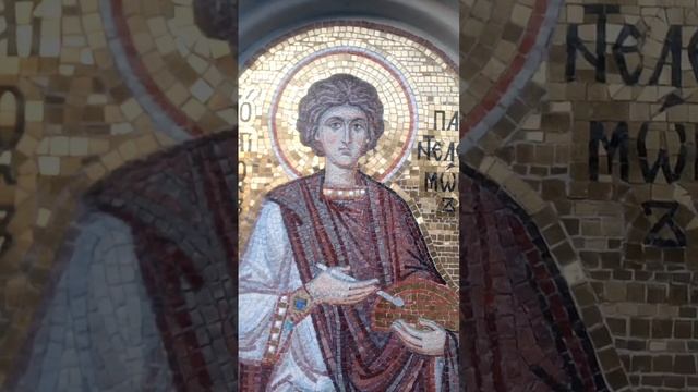 Святому великомученику Пантелеимону молятся о душевных болезней, здоровье своем и своих близких. смотреть онлайн