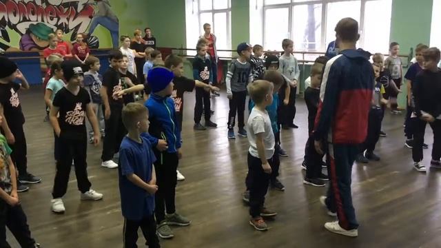 Тренировоки с олимпийским чемпионом- по брейк-дансу 2018 Сергеем Чернышовым bboy Bumblebee смотреть онлайн