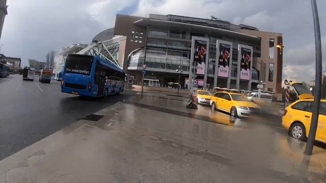 На самокатах поехали на обед. Москва, ТЦ Киевский, обычный день смотреть онлайн