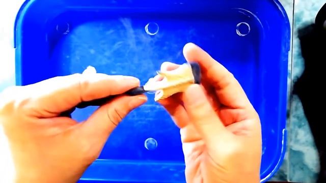 Моя первая гитара.  Украшения из эпоксидной смолы и дерево.