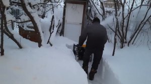 Январь 2022 года принёс много снега. Бензиновый снегоуборщик HUTER SGC 4000