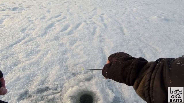 Первый лед. Нимфа "Личинка комара" и безмотылка в деле. Позови бабушку и дедушку...!!! :) смотреть онлайн
