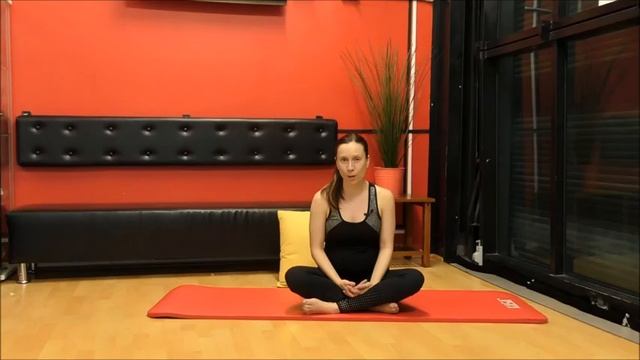 15 Minute Pregnancy Stretch Routine + Glute Strengthen | Suitable ALL trimesters смотреть онлайн