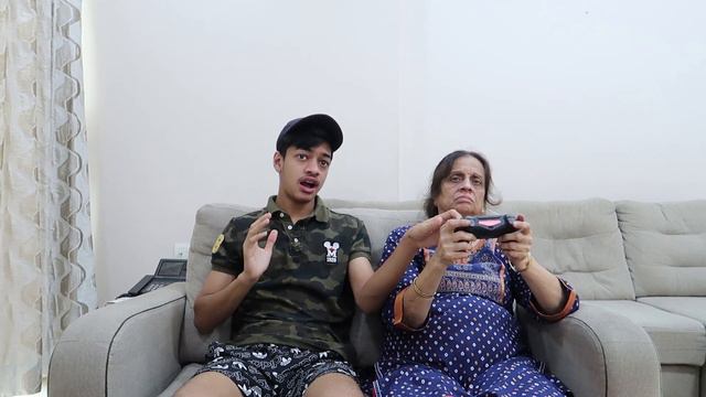 Stupid Boy Teaches His Grandmother To Play Fifa смотреть онлайн