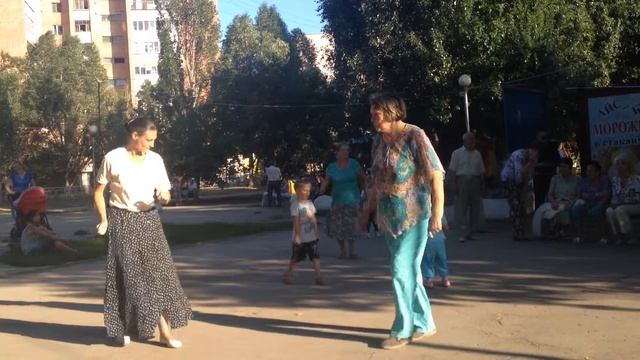 Самарские бабульки отжигают на воронежских озерах!!! смотреть онлайн