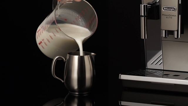 Tips for using steam to froth milk from your De'Longhi PrimaDonna Elite ECAM 650.55 coffee machine смотреть онлайн