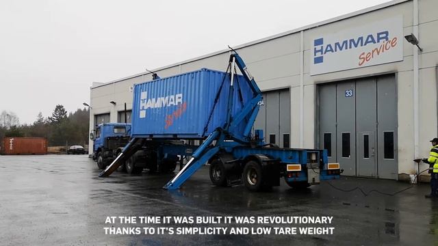 45 year old Sideloader lifting 20' container - first Hammar ever built смотреть онлайн