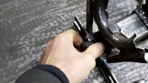 Приспособление для стяжки пружин амортизатора из металлолома.