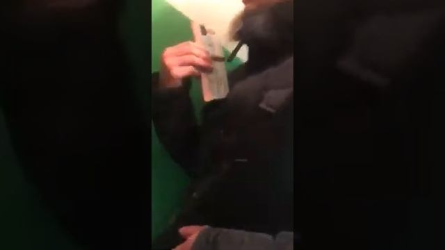 Неудачная попытка черных похоронщиков попасть в квартиру в Екатеринбурге смотреть онлайн