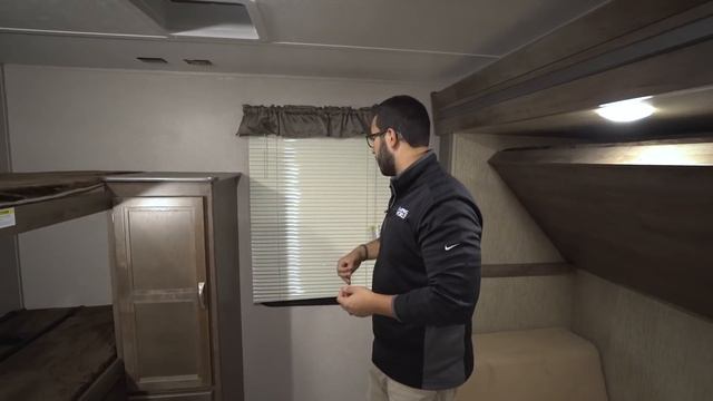 2018 Coleman Light 3015BH | Travel Trailer - RV Review: Camping World смотреть онлайн