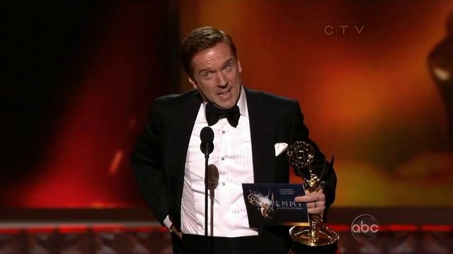 Damian Lewis wins Outstaning Lead Actor in a Drama Series at the 2012 Emmys (23 September 2012) смотреть онлайн