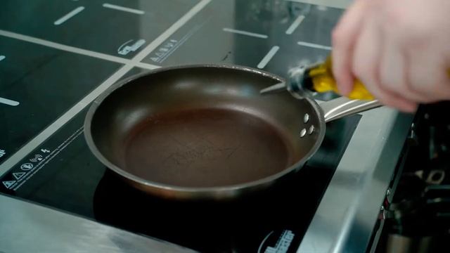 Суп-пюре из болгарского перца с кунжутом готовит шеф-повар «НатураМед» Дмитрий Силкин смотреть онлайн
