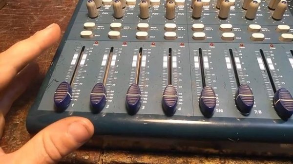 Show XM-12DA 2x400W Powered Mixer