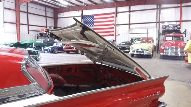 1957 Ford Fairlane Skyliner Red/White смотреть онлайн