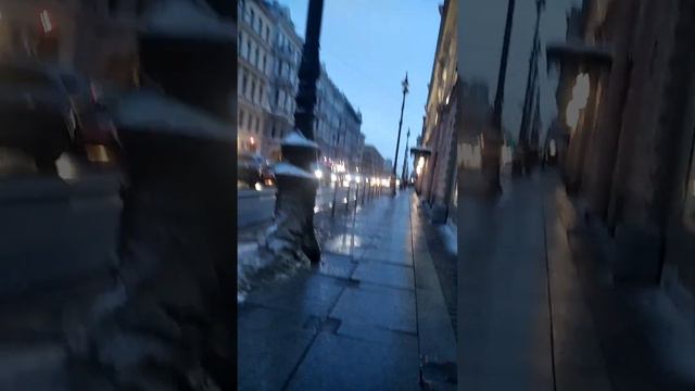 Невский проспект стоит. Утренние пробки.