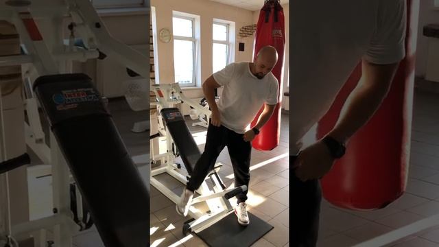 Жим в тренажёре под углом вверх. Типичные ошибки. смотреть онлайн