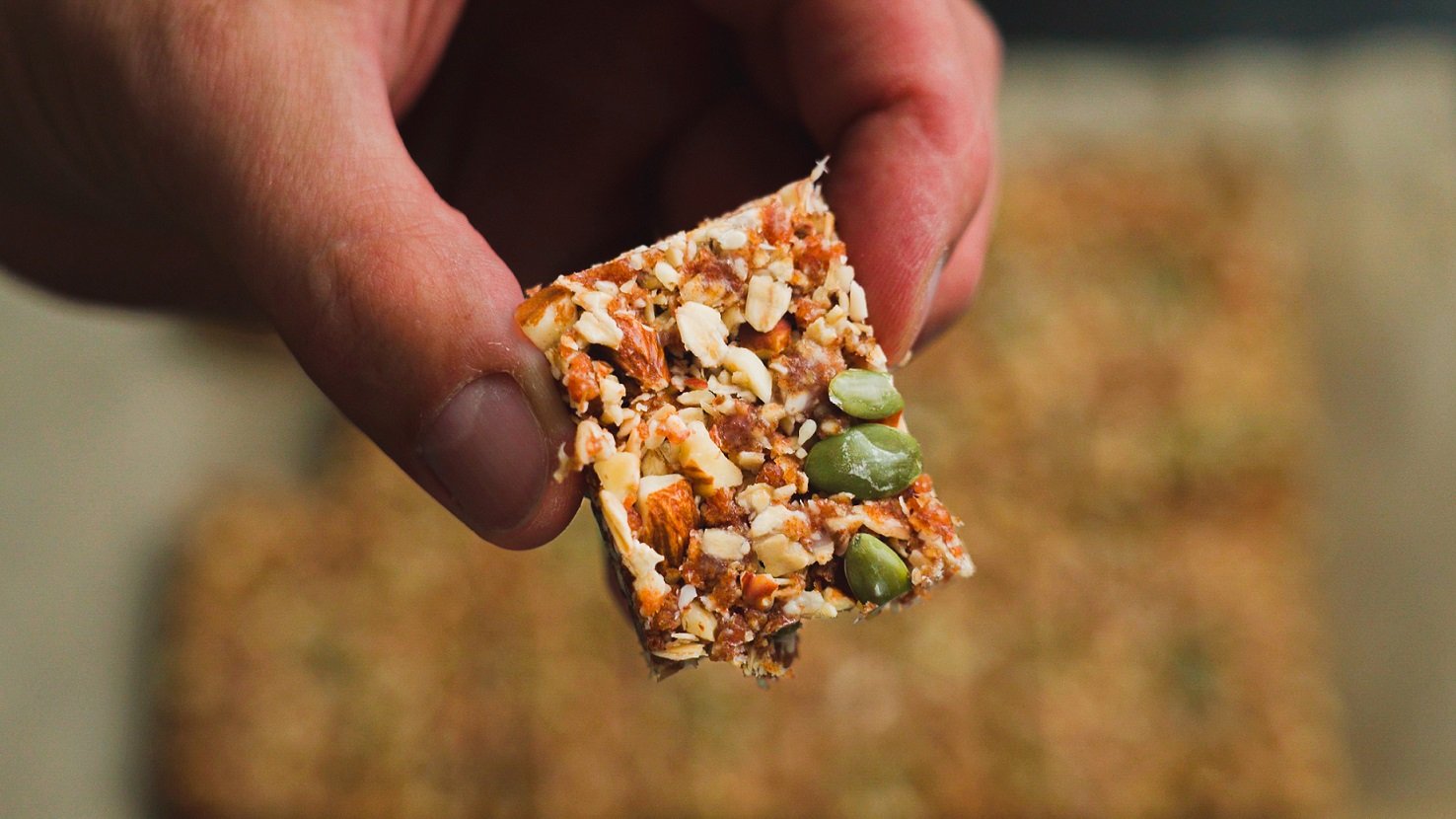 Злаковые батончики по рецепту Гордона Рамзи. Попробовал приготовить и вот, что у меня получилось смотреть онлайн